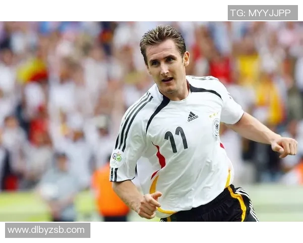 德国足球球星闪耀世界杯赛场 展现实力与团队精神引领国家队奋勇前行